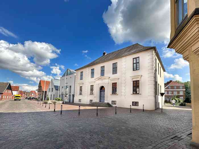 Das Standesamt Bad Segeberg traut Hochzeitspaare außerhalb der eigenen Amtsräume auch in vier weiteren tollen Locations, in denen man zum Teil auch Hochzeit feiern kann.