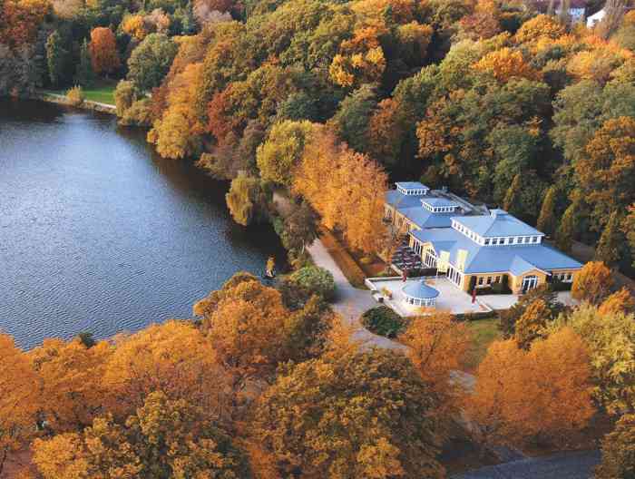 Hochzeitslocation Leuchtturm im Harburger Stadtpark am Aussenmühlenteich.