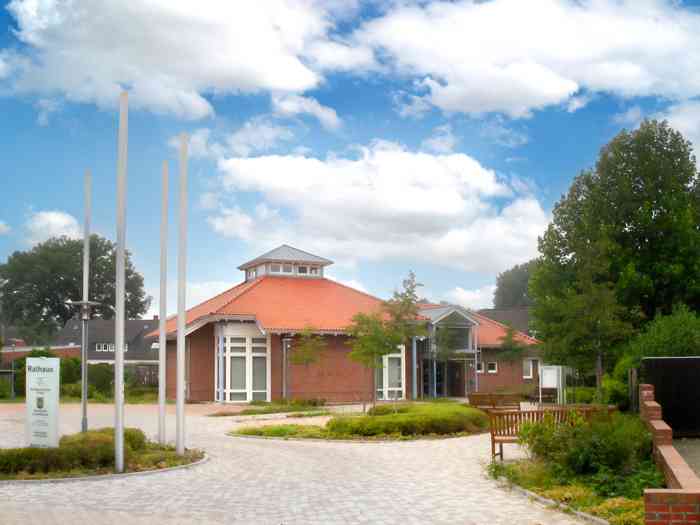 Als Trauort für Hochzeiten in Räumlichkeiten außerhalb des Rathauses steht Hochzeitspaaren das Heimathaus Schimmes Hoff in der Samtgemeinde Fintel in Lauenbrück zur Verfügung.