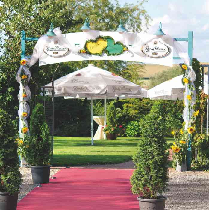 Trauung im Garten der Hochzeitslocation Dibberns Landgasthof, Pinneberg