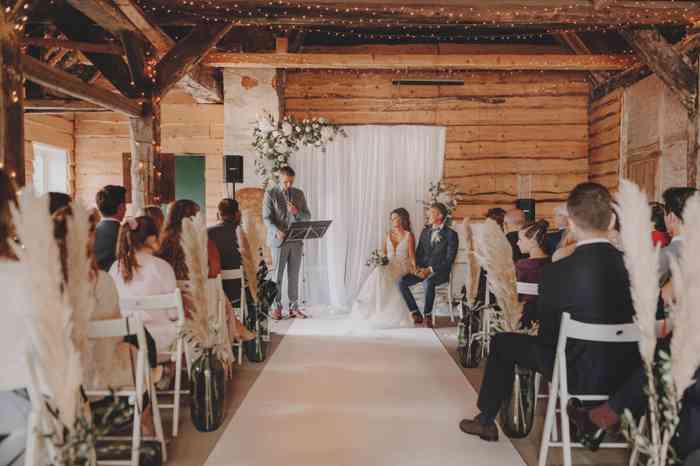 Trauzeremonie in der Scheune in der Hochzeitslocation Landhaus Westerhof