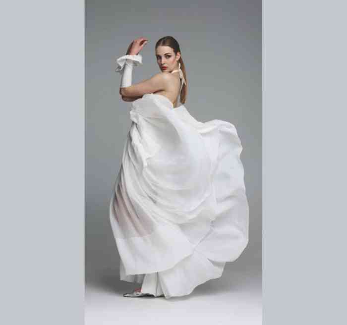 Cosmopolka Wedding Brautkleid luftiges Design