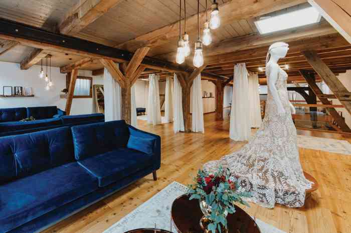 Hochzeitsspeicher an der Elbe in Boizenburg Brautkleider Showroom in historischem Kornspeicher