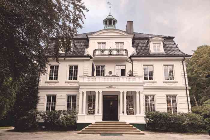 Das Brautmodengeschäft Villa Engelsbraut im Herrenhaus Heinrichshof.
