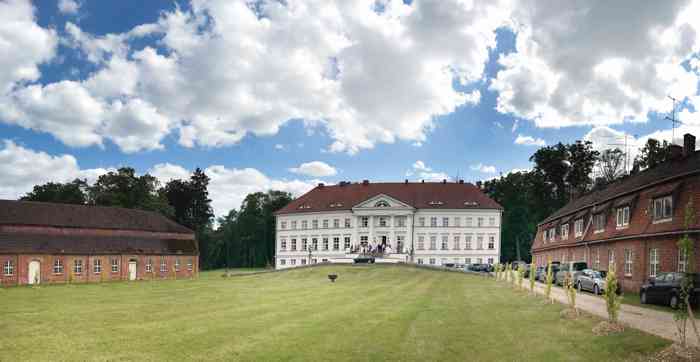 Das Schloss Retzow ist Trauort des Standesamtes Röbel-Müritz.