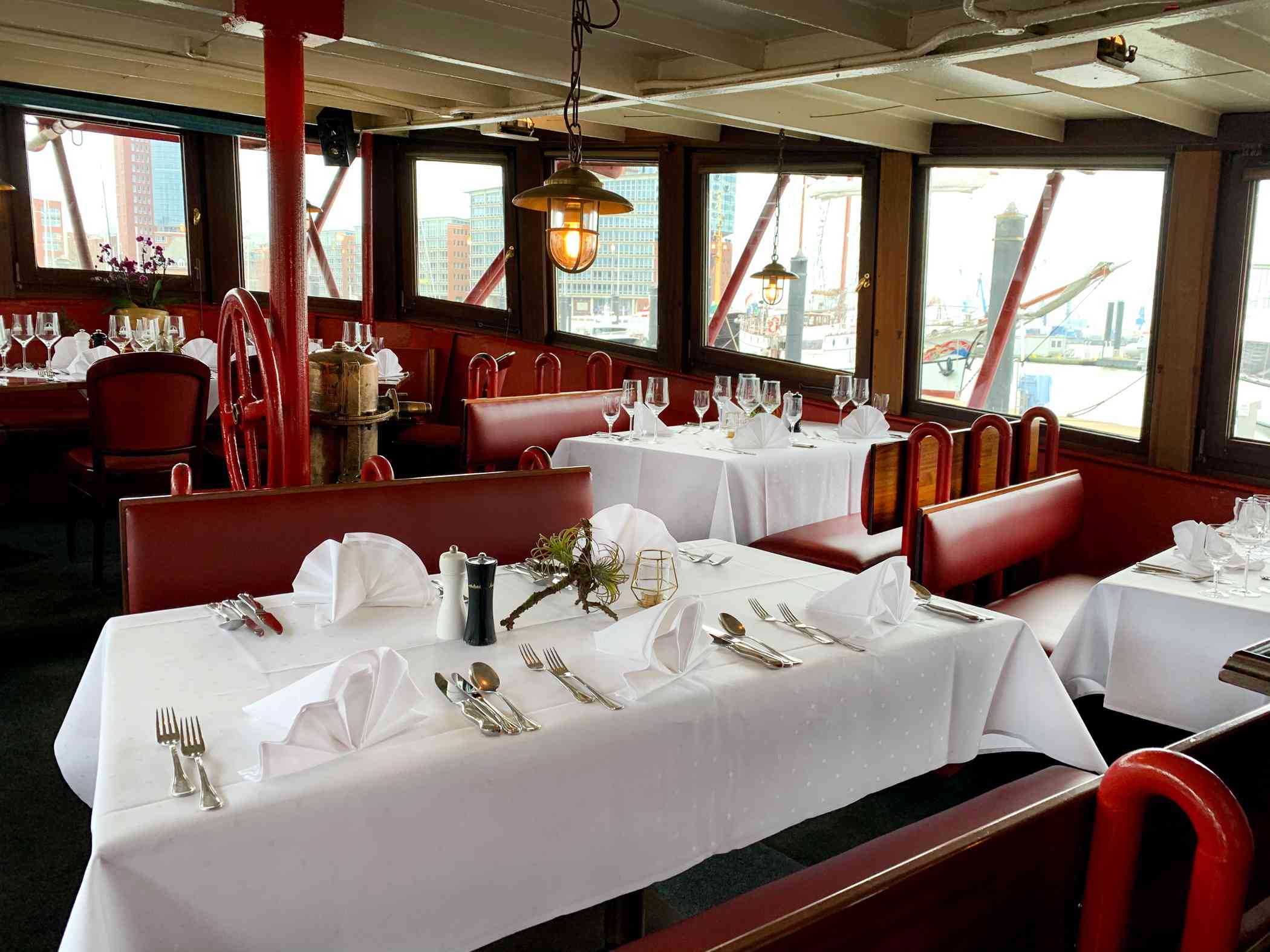 Das Feuerschiff LV 13 – Hamburgs leuchtendes Wahrzeichen