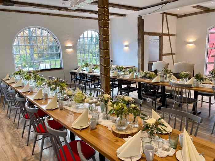 Gut Petersdorf - Hochzeitstafel in der Remise