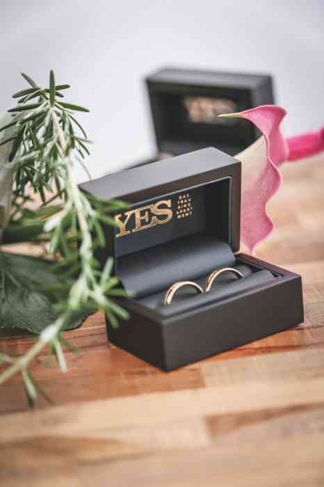 Wunderschöne Trauringe bekommen Hochzeitspaare bei Yes Trauringe in Glinde.