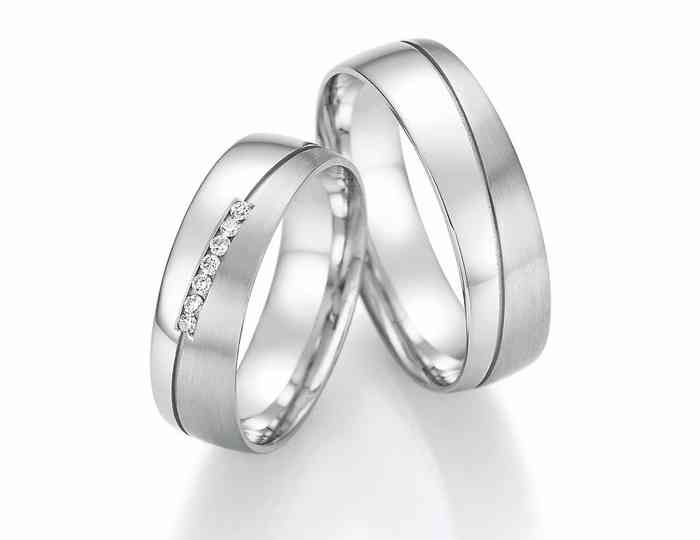 Wunderschöne Trauringe bekommen Hochzeitspaare bei Yes Trauringe in Glinde. Wunderschöne Trauringe bekommen Hochzeitspaare bei Yes Trauringe in Glinde.